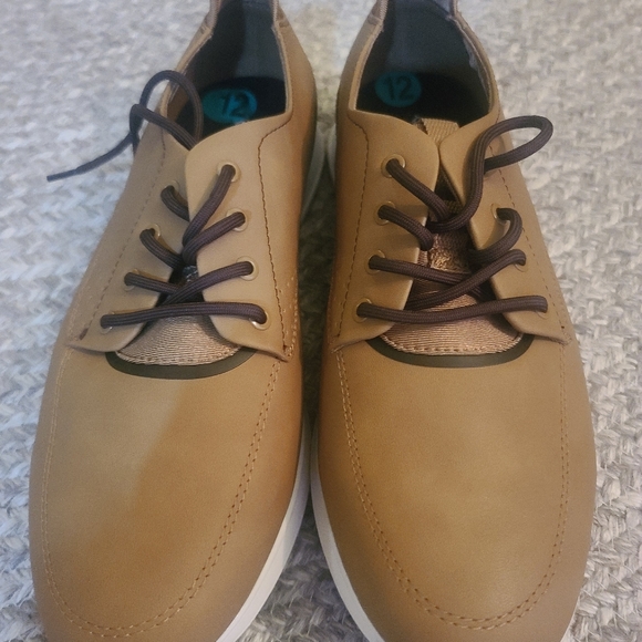 Men's Casual Shoes - Picture 2 of 4
